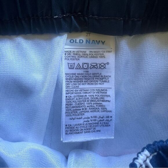 Old Navy Toddler Boy American Flag Swim Shorts - Picture 2 of 3